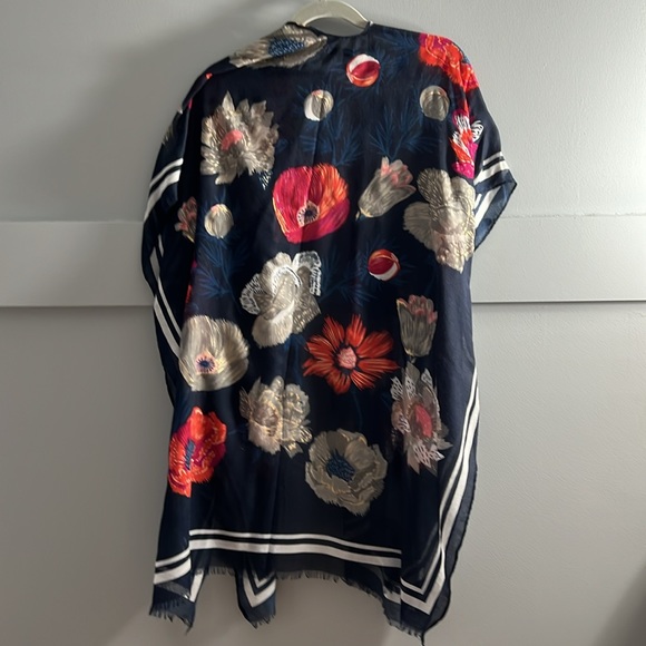 Floral tunic - Picture 3 of 5